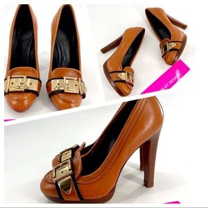 TORY BURCH 
Tan Cognac Brown Leather Gold Buckle Loafer Heels Pumps size 5.5 M